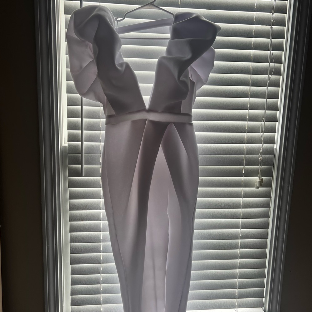 Deep V puff Maxi. White. Size small. Never worn. Black picture to show fit.